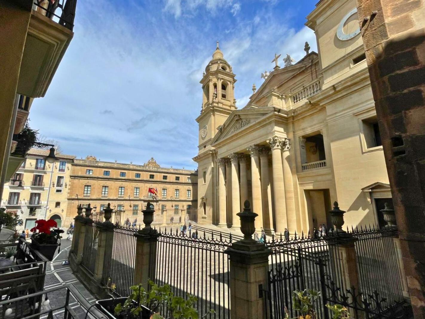 Top Apartment Frente A La Catedral Pamplona Exterior foto